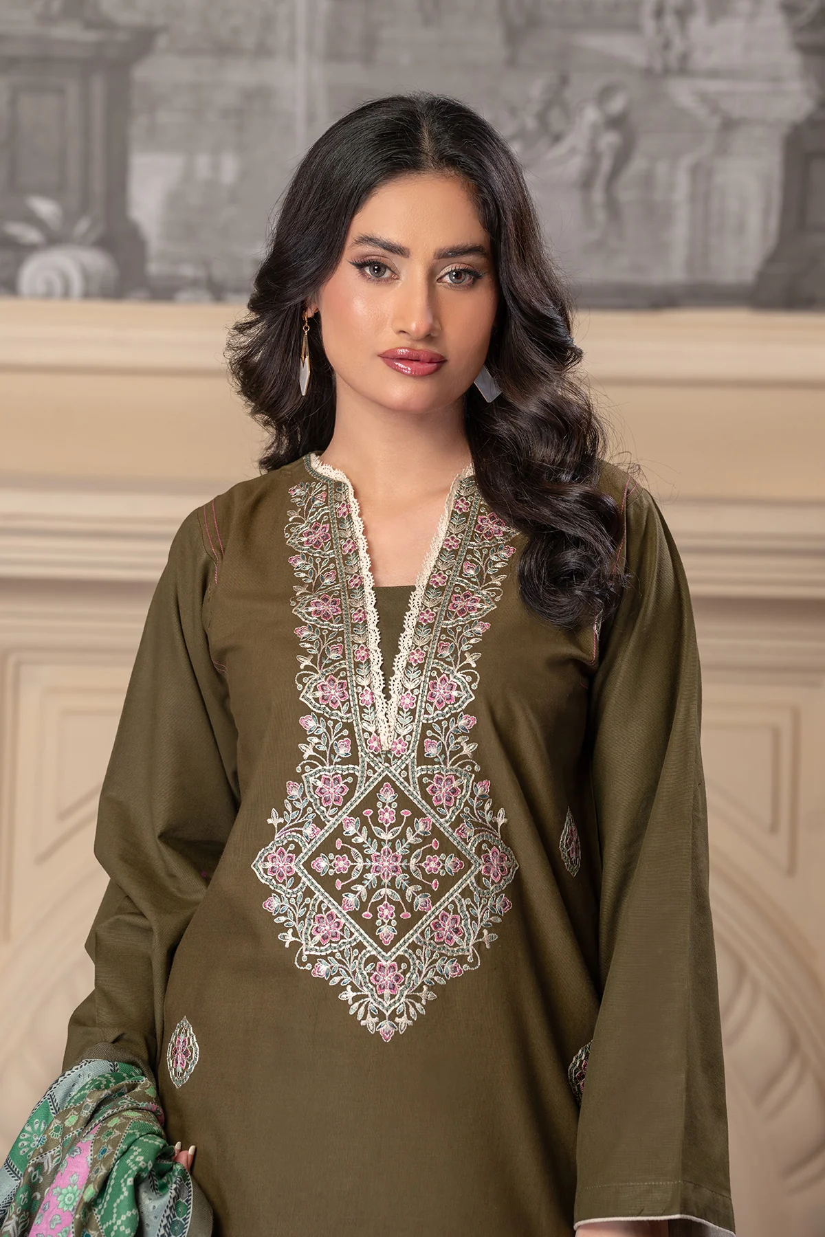 Motif Khaddar Embroidered Suit-044 - Image 4