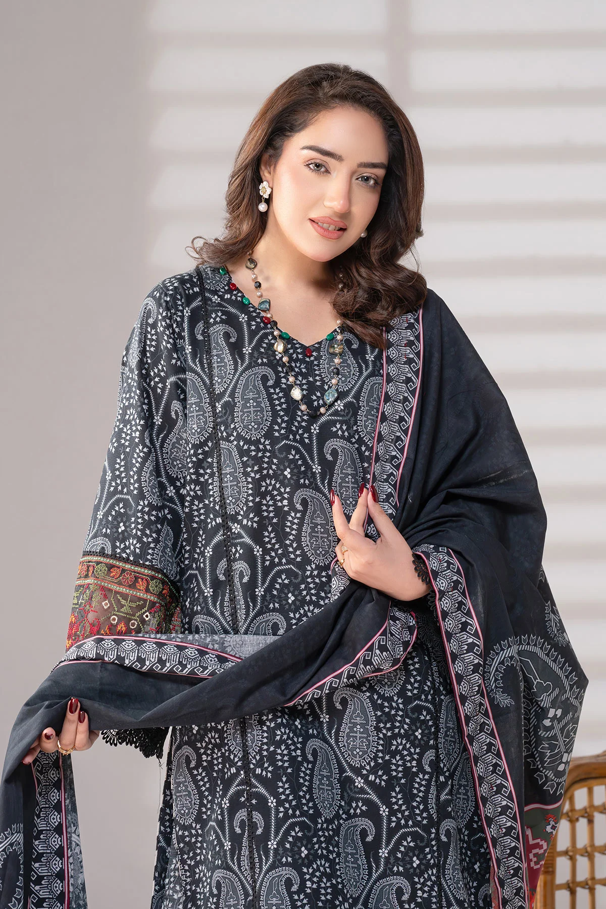 MOTIF KHADDAR PRINT & EMBROIDERED SUIT-034 - Image 3