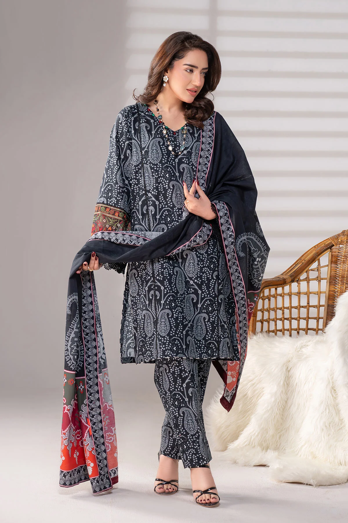 MOTIF KHADDAR PRINT & EMBROIDERED SUIT-034 - Image 5