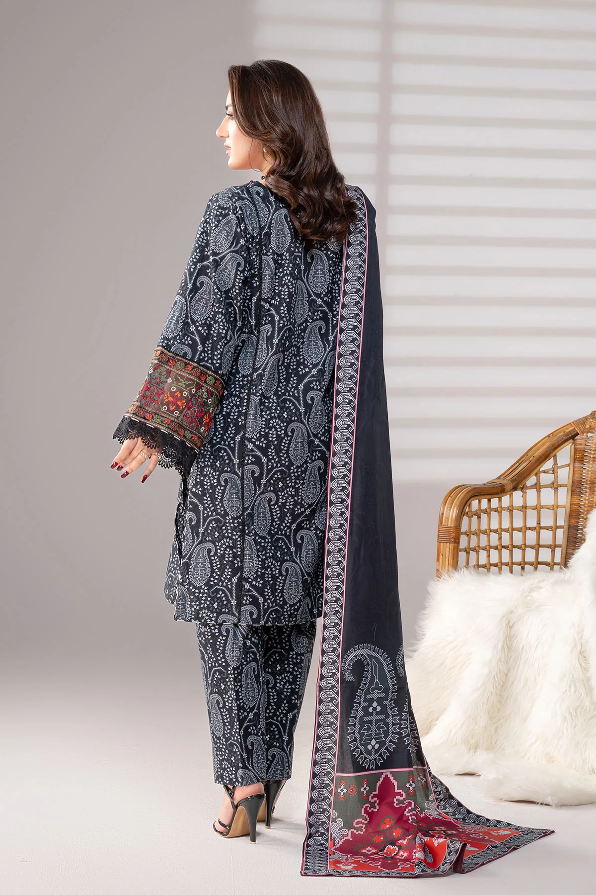 MOTIF KHADDAR PRINT & EMBROIDERED SUIT-034 - Image 7