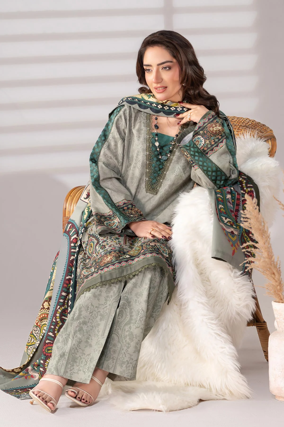 MOTIF KHADDAR PRINTED SUIT-041 - Image 3